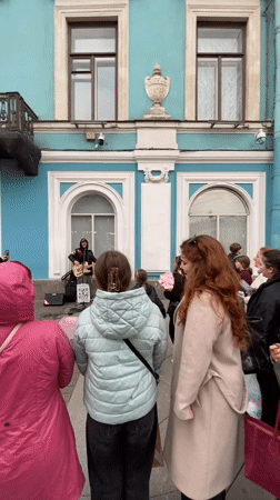 Street musician performs in Saint Petersburg drawing weekend crowds