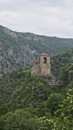 Stone hilltop building observed near Asenovgrad, Bulgaria