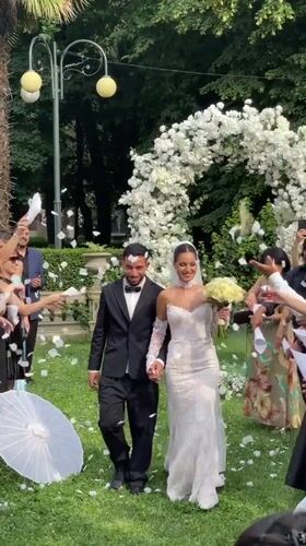Wedding stroll and a kitten on a park bench in Tbilisi