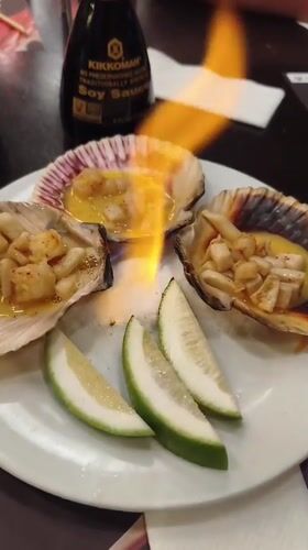 Diner captures scallops and sushi meal in Quito restaurant