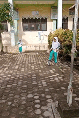 School activity and supply delivery documented in Keudekrueng