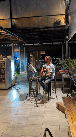 Ko Tao nightlife: live music, beach performers, street food, and bars