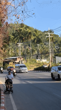 Everyday life along Ko Samui's green hillside roads
