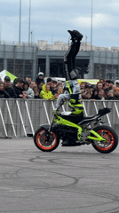 Motorcycle stunt show draws crowds in Saint Petersburg