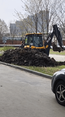 Construction equipment operates in Khimki earthmoving project