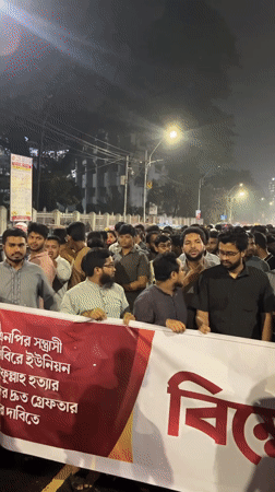 Nighttime protest crowds gather at Shaheed Minar in Dhaka