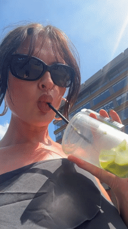 Sunny afternoon out in Manchester, green drinks and selfies