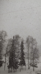 Heavy April snowfall blankets Ust-Ilimsk residential areas