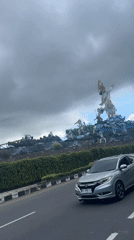 Honda HR-V passes Hindu statues on Denpasar roadside