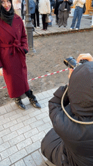 Outdoor photo shoot draws crowds in Saint Petersburg park