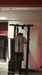 Gym workout and phone use captured in Chongqing
