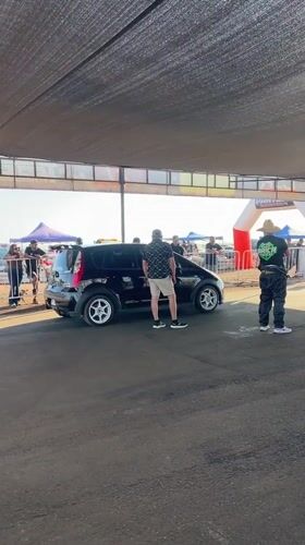 Car enthusiasts hold drag racing, audio competition in Arica