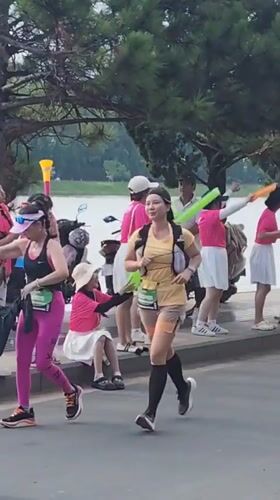 Road race with carrot-carrying runners held in Da Lat