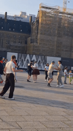 Dancing and flame-lit evenings on Parliament Hill