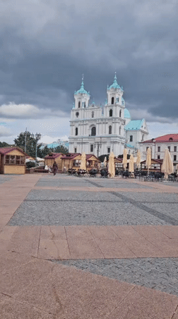 A morning walk through Hrodna's historic center and riverfront