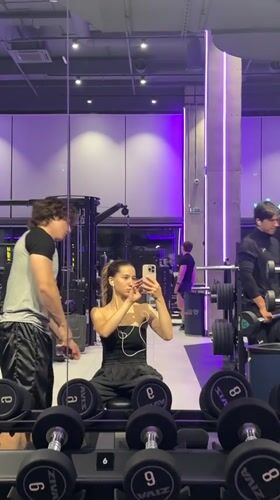 Evening gym session in Kazan, multiple exercises underway