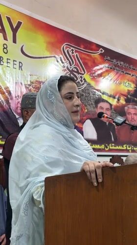 Woman addresses audience at indoor gathering in Quetta