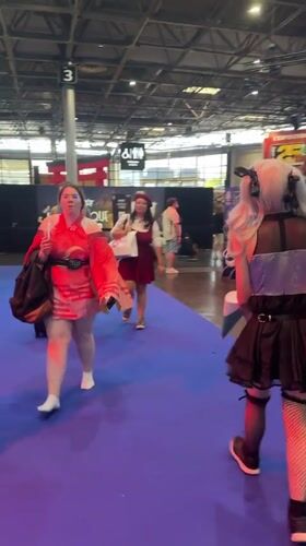 Costumed attendees and convention food at Villepinte expo center
