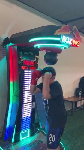 Late-night rounds on a Boxing arcade machine in Arica