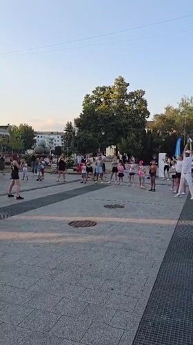 Youth fitness event fills Zhytomyr plaza with movement and matching kits