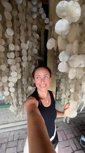Tourist explores Ubud craft markets and shops early morning