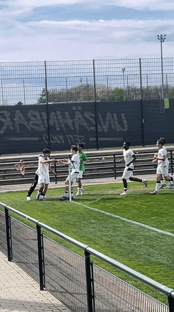 Soccer teams take field in sunny Mönchengladbach morning match