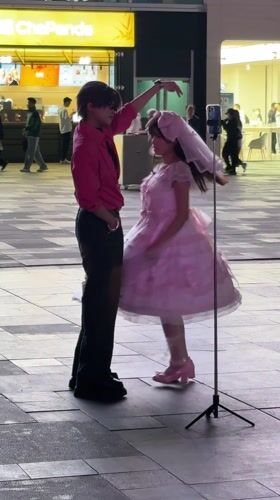 Girl in pink dress, man spotted in Chengdu square