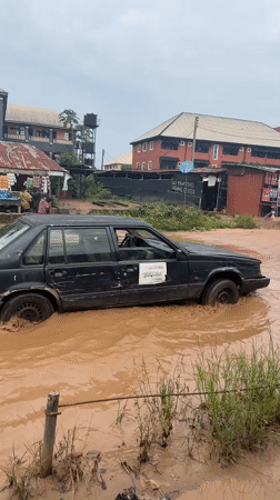 Flooding hits Ihiagwa streets as residents continue daily routines