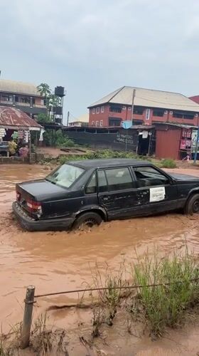 Flooding hits Ihiagwa streets as residents continue daily routines