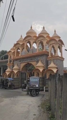 Religious temples and daily life documented in Benapole, Bangladesh