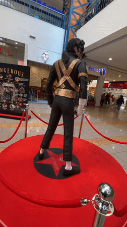Michael Jackson exhibit with Halloween theme observed in Quito