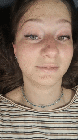 Woman photographed in casual portrait session in Ramat Gan