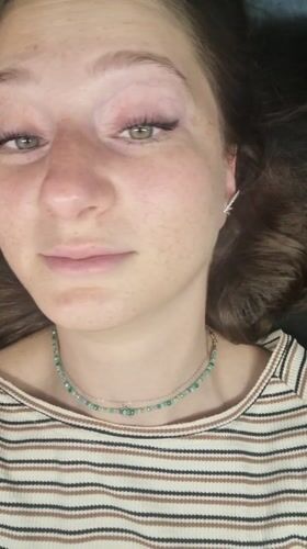 Woman photographed in casual portrait session in Ramat Gan