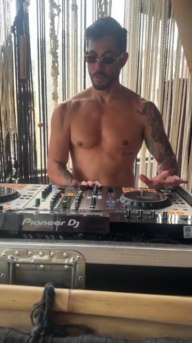 DJ performs live set in Mexico City