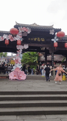 Morning street life captured in Shapingba District tourist area