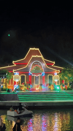 Night market draws crowds to Surabaya's historic Tunjungan district