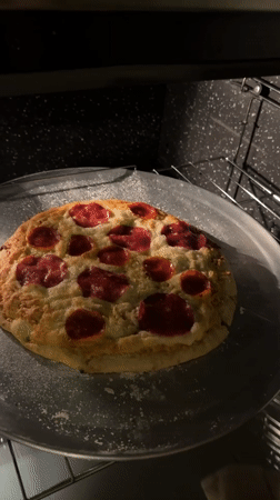 Late-night pizza removal captured in Mexican kitchen
