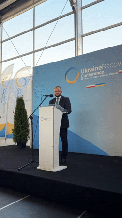 Speaker at the podium during Ukraine Recovery Conference in Gdańsk
