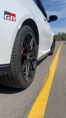 White vehicles and pedestrian observed on Khabarovsk road