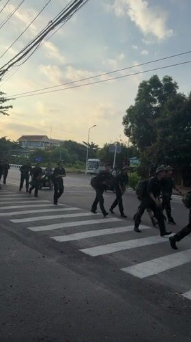 Soldiers cross a Nha Trang street in formation, mid-transit