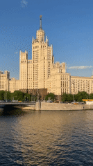 Moscow building and Italian restaurant captured by witnesses