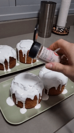 Cake decorating and elevator selfie moments captured in Ramat Gan