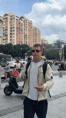 Morning street life documented in Guangzhou's Haizhu District