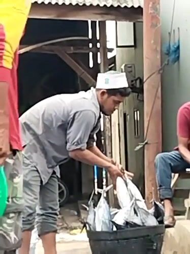 Morning fish market operations documented in Lhokseumawe, Indonesia