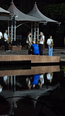 Nighttime saxophone concert draws crowds to Xiaoshan District waterfront park