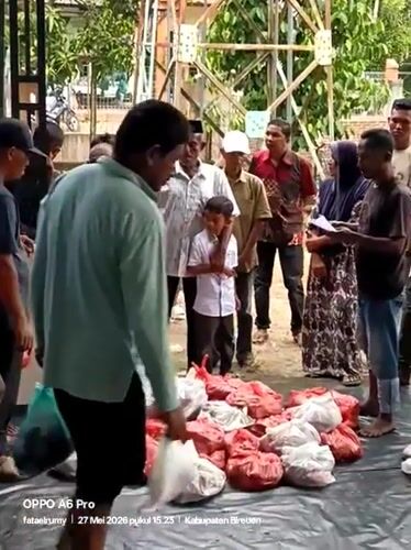 Community meat distribution gathering observed in Blangkutacoh, Indonesia