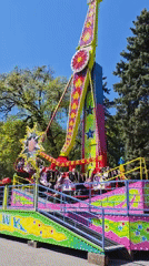 Sunny day brings visitors to Vinnytsia amusement park