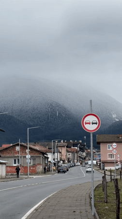 Overcast day captured on Bansko streets with snowy mountains