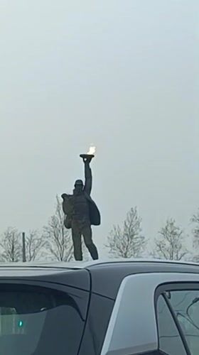 Lit torch statue observed in Nizhnevartovsk, Russia