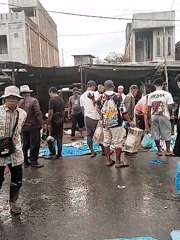 Bustling midnight fish market documented in Lhokseumawe, Indonesia